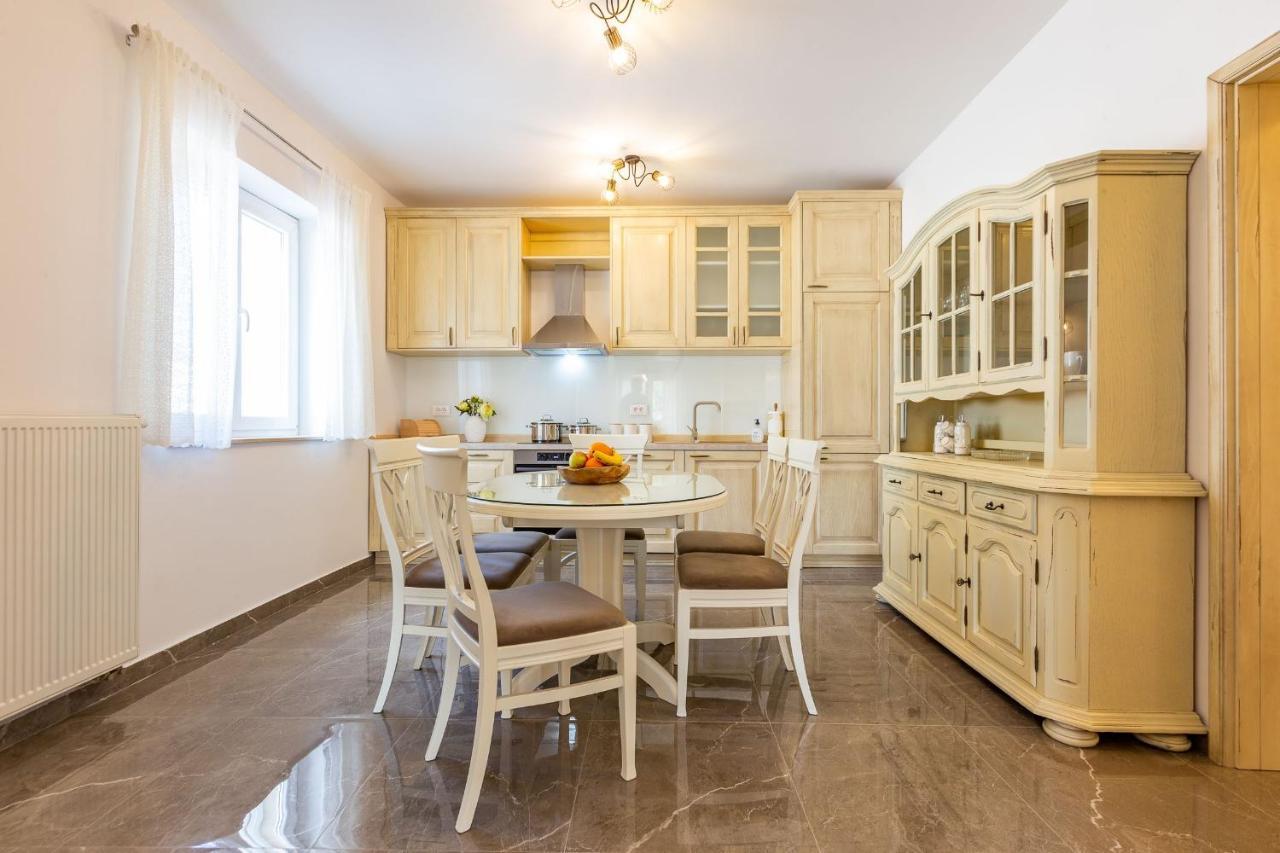 Mp Luxury Holiday Home With Swimming Pool Zadar Eksteriør billede