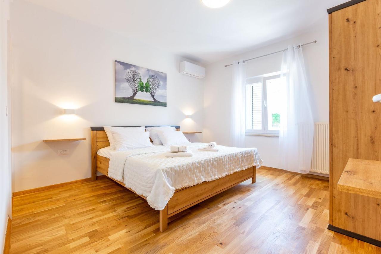 Mp Luxury Holiday Home With Swimming Pool Zadar Eksteriør billede